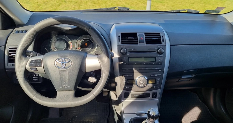 Toyota Corolla cena 27500 przebieg: 246000, rok produkcji 2012 z Szczecin małe 79